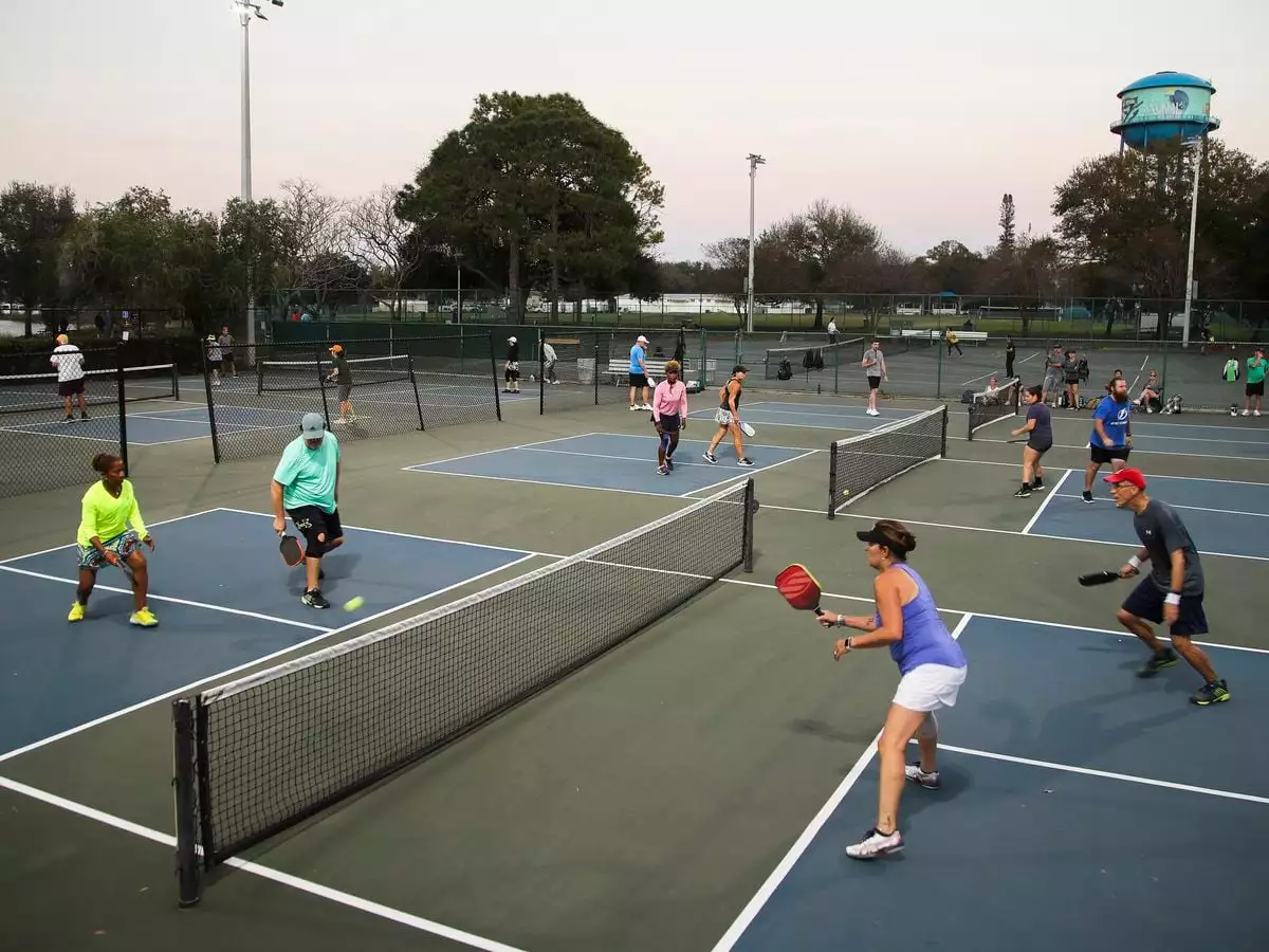 how-long-does-a-pickleball-game-last-duration-details-Jh5gmjUGV