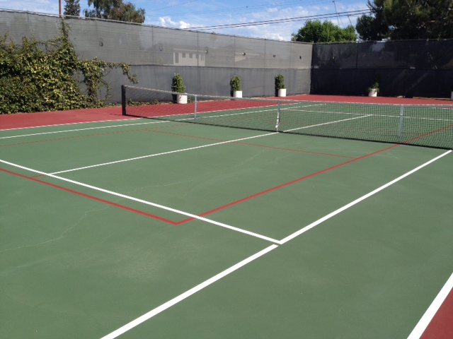 Can Pickleball Be Played On A Tennis Court?