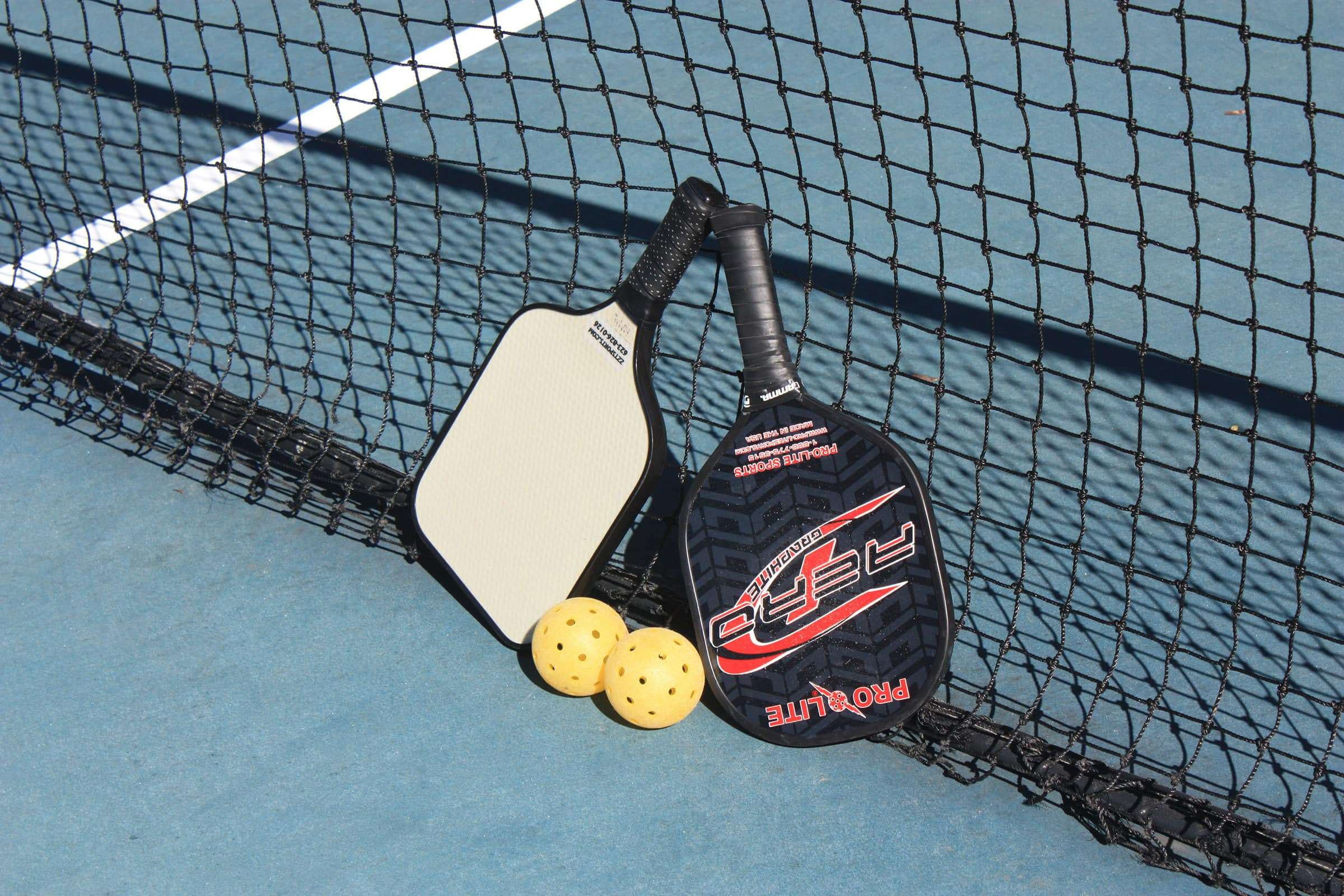 Composite vs Graphite Pickleball Paddles: Unmatched Quality ...