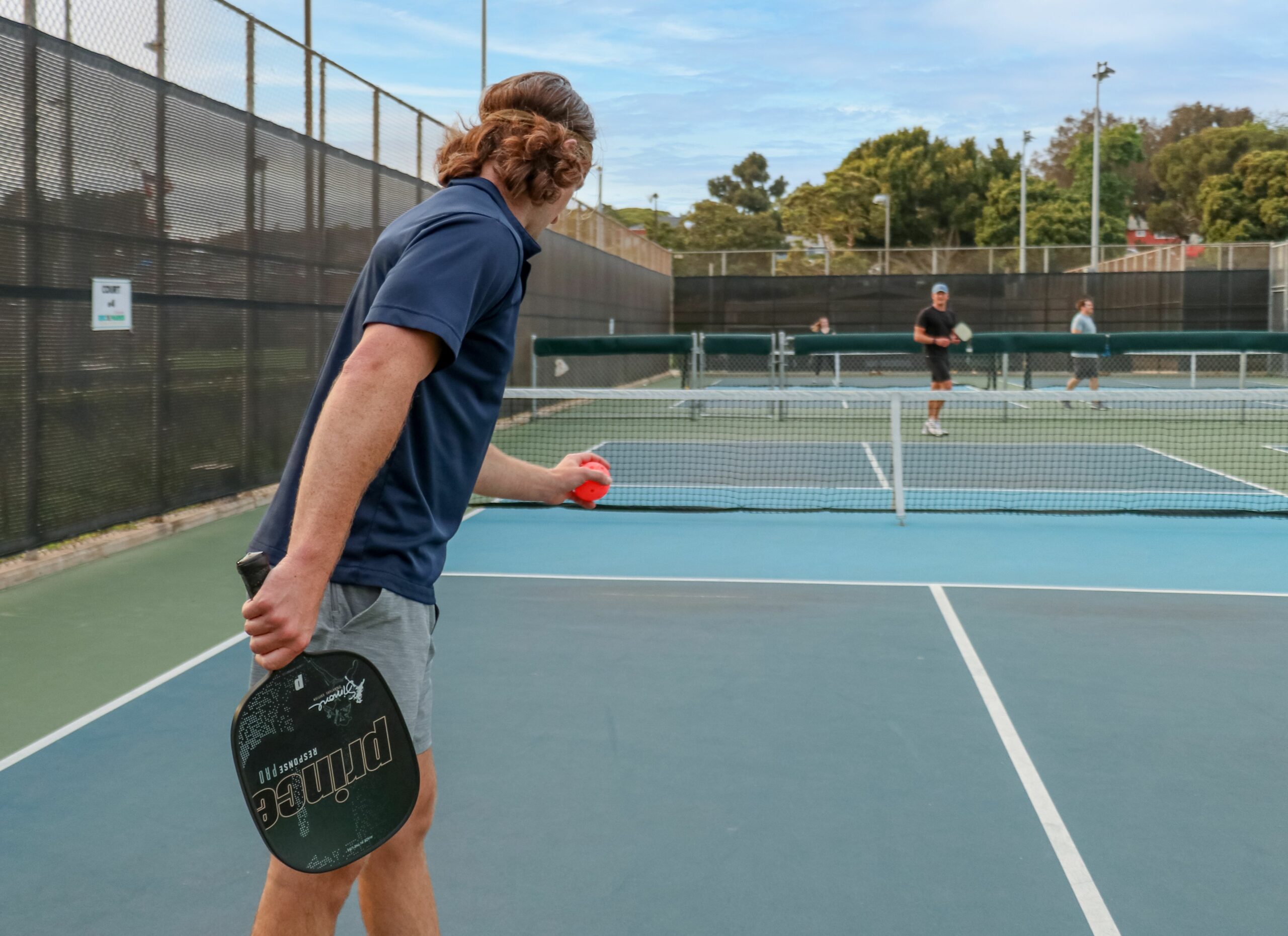 pickleball-singles-strategies-plays-reading-your-opponent's-movements