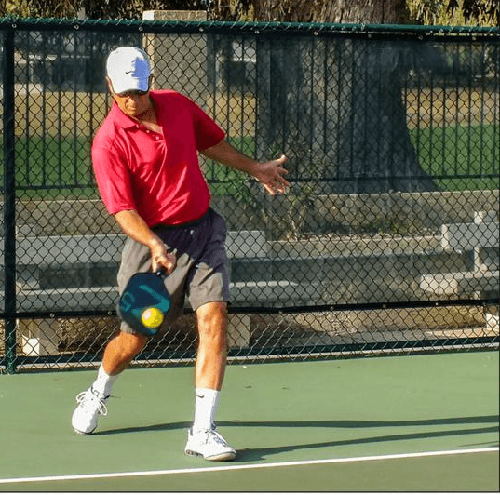 pickleball-underhand-serve