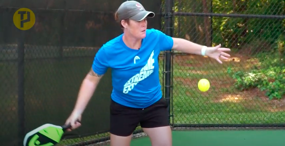 pickleball-underhand-serve